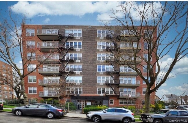 Building Photo - 87-05-87166 166th St Unit 5E