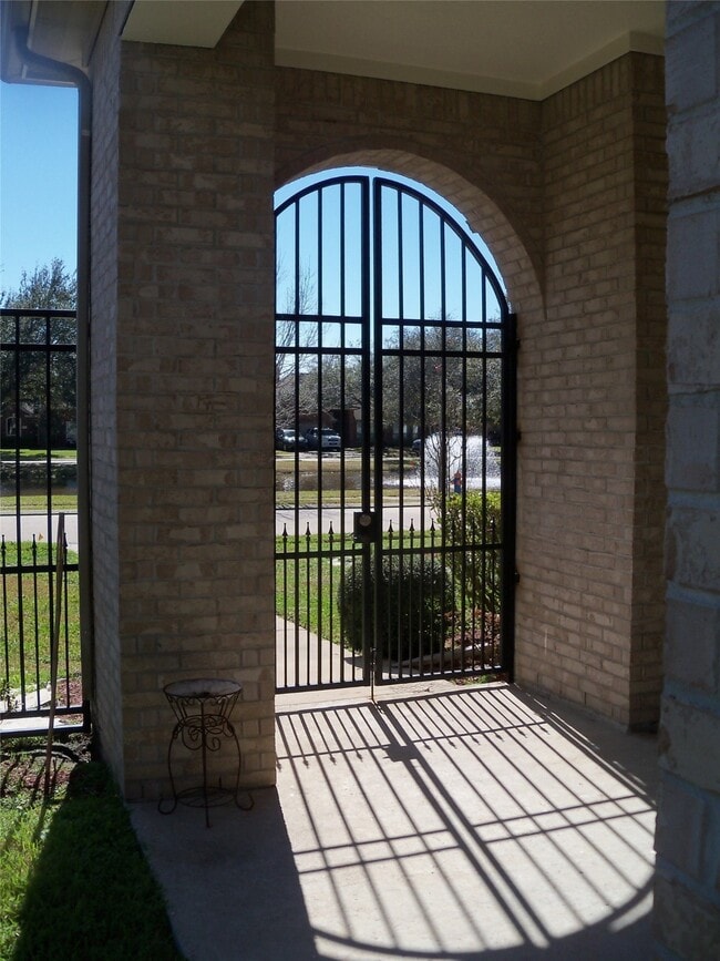 Photo - 5909 Sawyer Dr