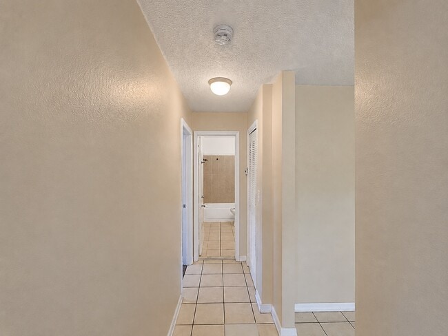 Photo - 1901 SW 97th Ter