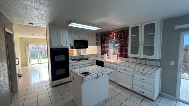 Photo - 1505 Bandera Ln