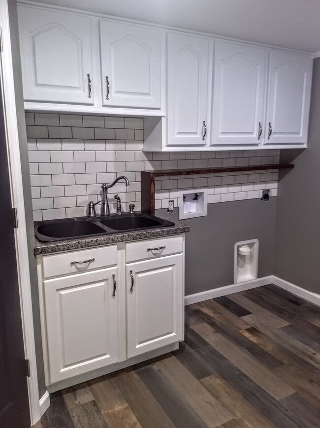 Laundry room with washer/dryer hookup - 16351 Petro Dr