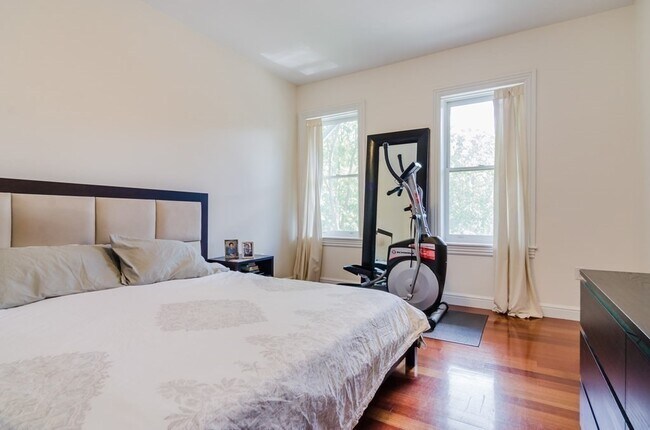 Photo - 20 Greenwich Pk Unit 2