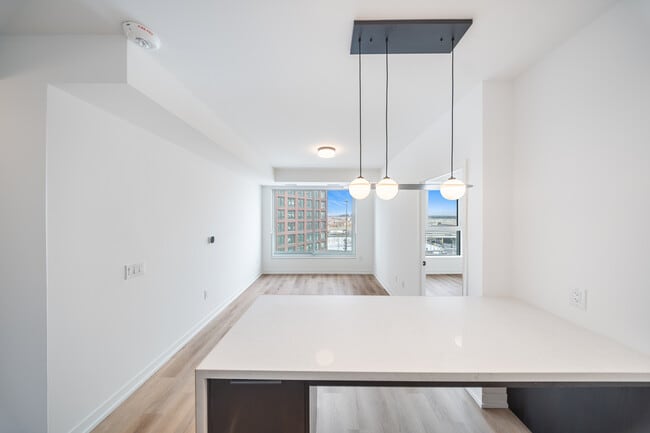 Building Photo - 5 York Garden Wy