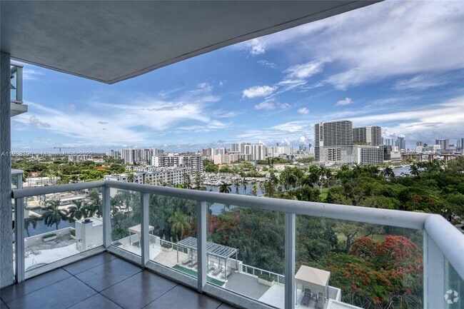 Building Photo - 1861 NW South River Dr Unit 2301 Rental