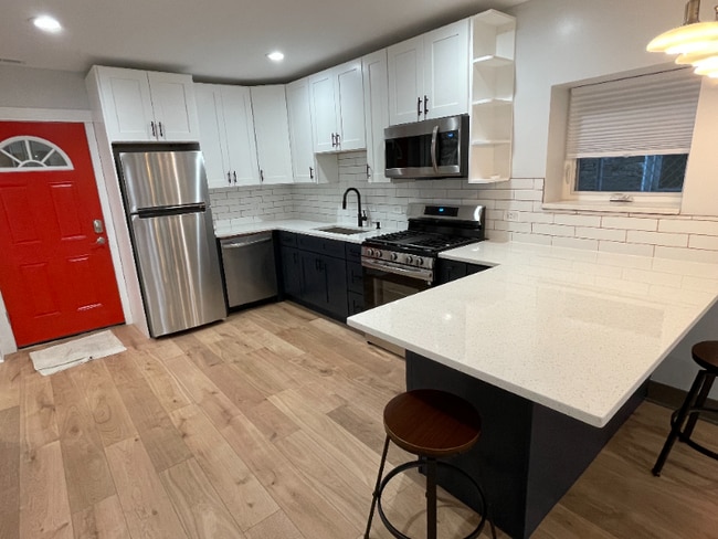 Photo - 4037 N St Louis Ave Unit 4037 W Roscoe