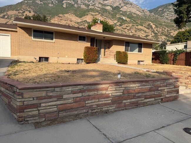Front of House - 1134 Cherry Ln