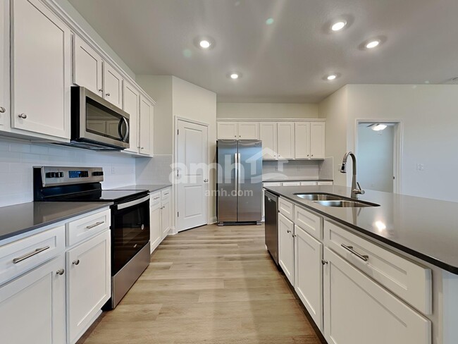 Photo - 3699 Lk Blf Lp