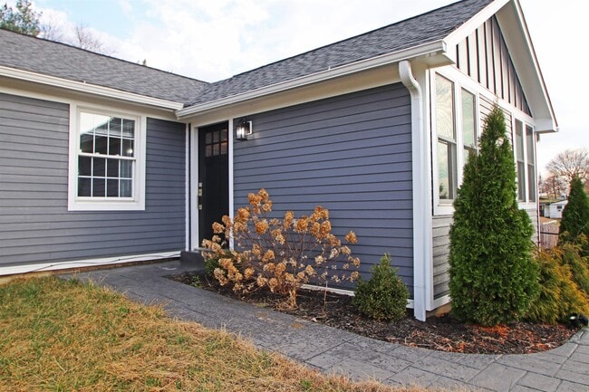 Photo - 3205 Oak Ridge Rd