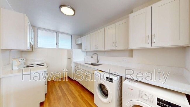 Photo - 780 Amana St