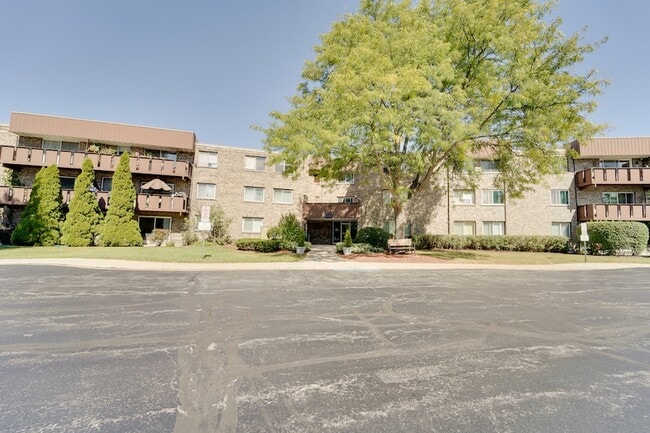 Building Photo - 2650 Brookwood Way Dr Unit 311