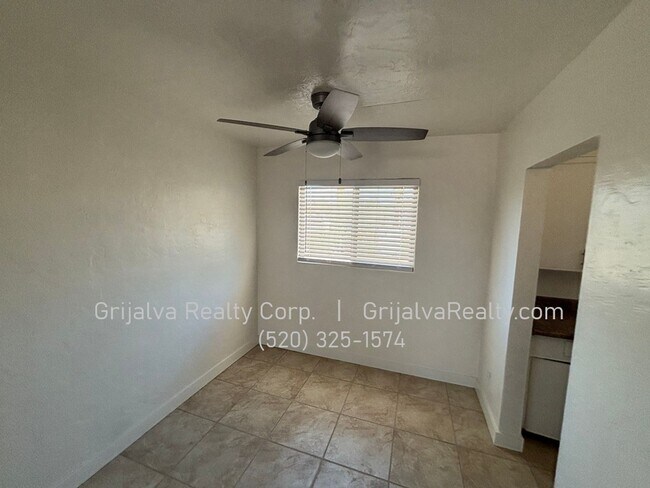 Photo - 4617 E Eastland St Unit 4617