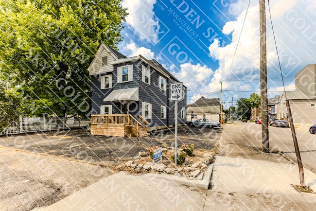 Building Photo - 502 W Jackson St Unit B Rental