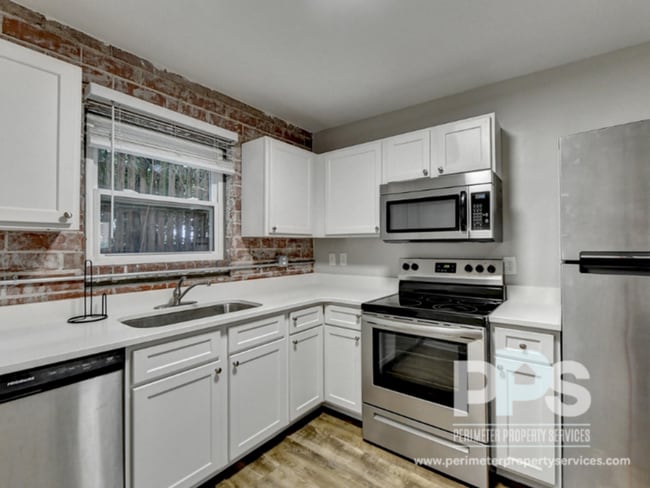 Photo - 217 Lampkin St NE