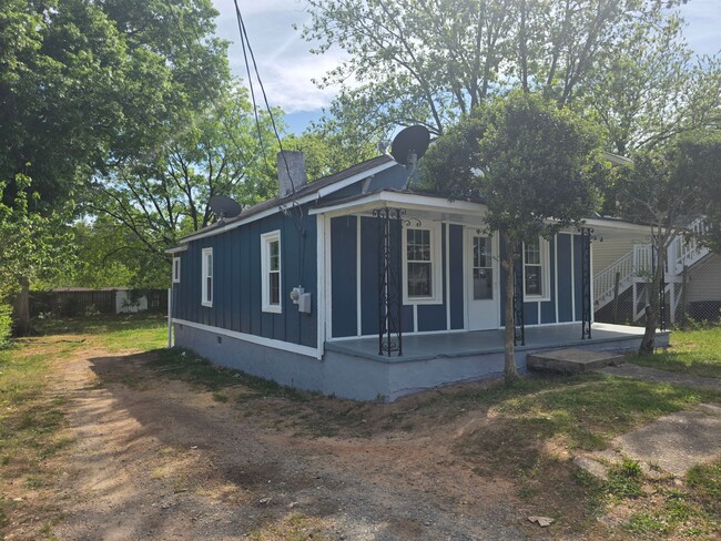 Building Photo - 904 Crowder St
