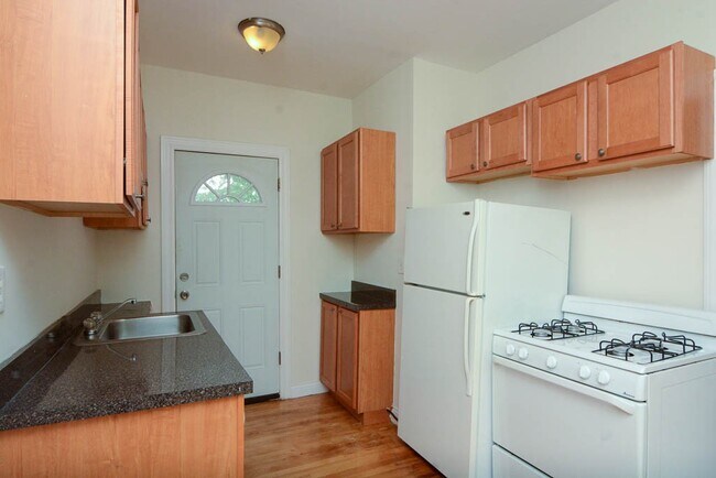 Photo - 3828.5 N Fremont St Unit E4