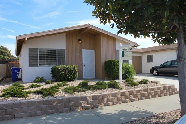 Building Photo - 55+ Community!! Adorable 2 bed 1 bath in t...