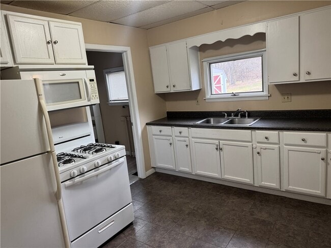 Photo - 1872 Miles St