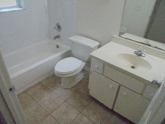Photo - 446 Elsie Ave