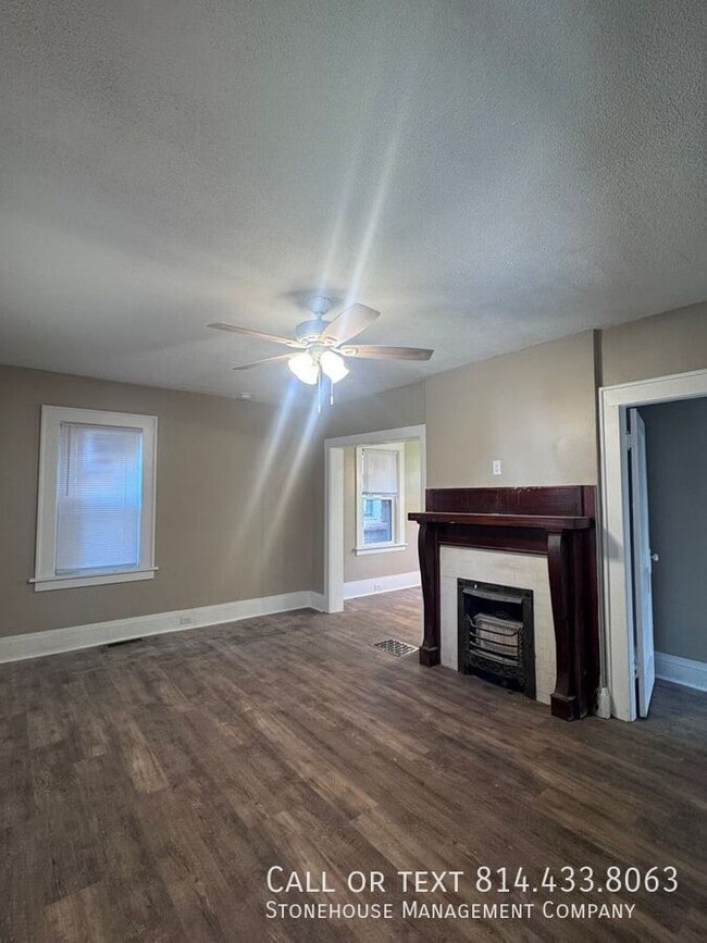 Photo - 306 Poplar St