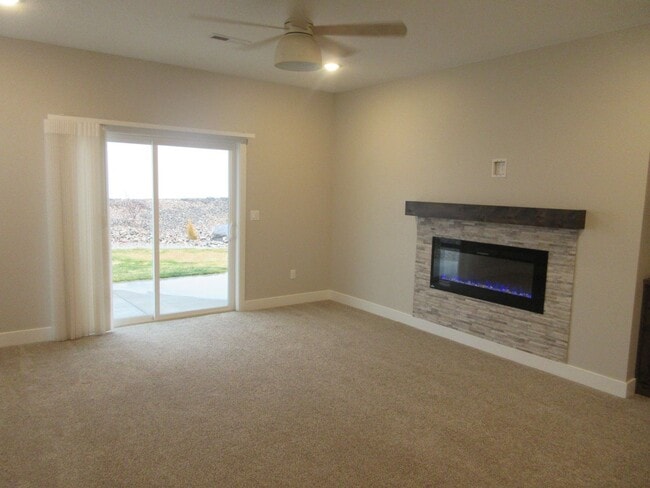 Photo - 3 bed 2.5 bath - Single Family Home in Crescent Hills