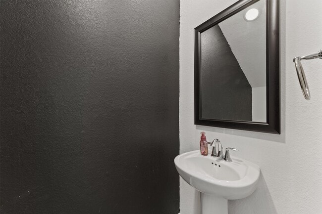 Photo - 4925 Chester Lk Ln