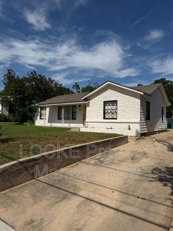 Photo - 209 Westfork Dr