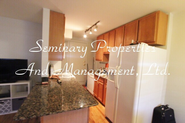 Photo - 921-27 W Sunnyside