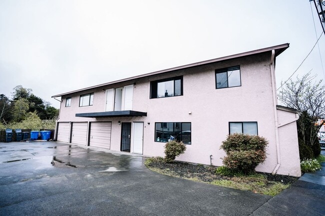 Building Photo - 1440 Myrtle Avenue Unit #1