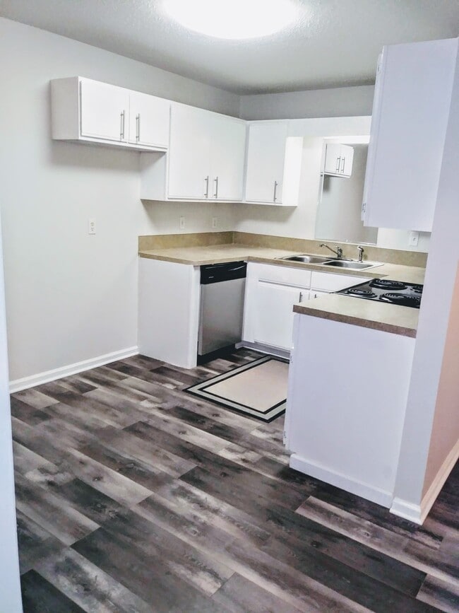 Kitchen - 109 Stroupe Rd Unit 109D