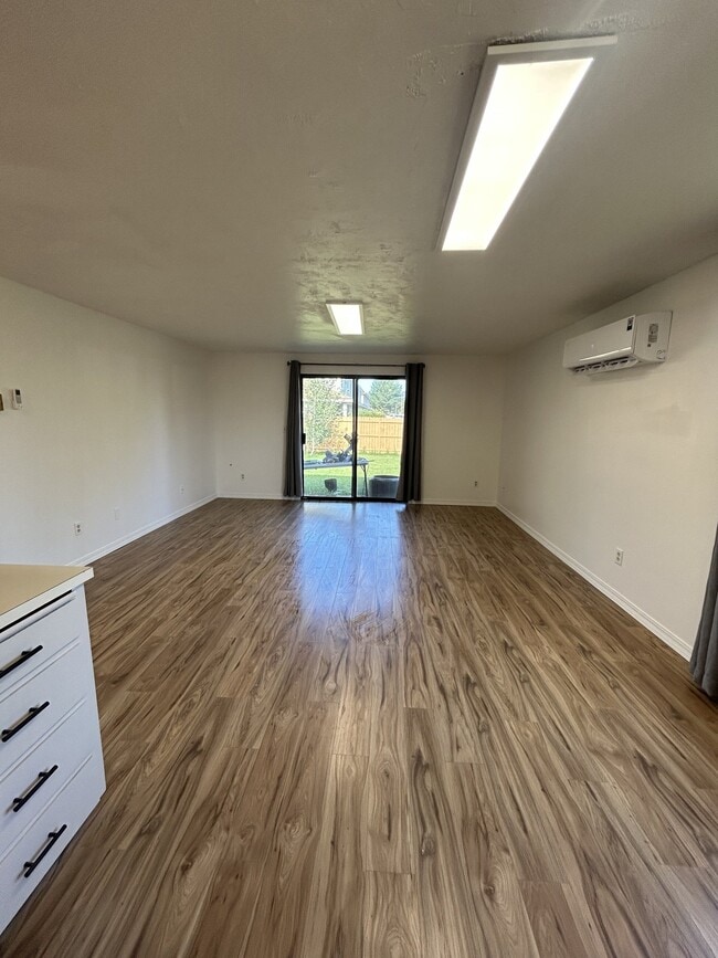 Photo - 1808 Regal St