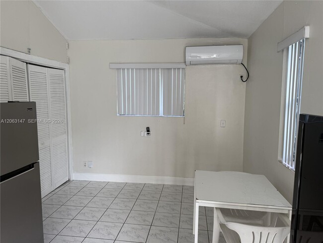 Building Photo - 3500 SW 87th Pl Unit STD