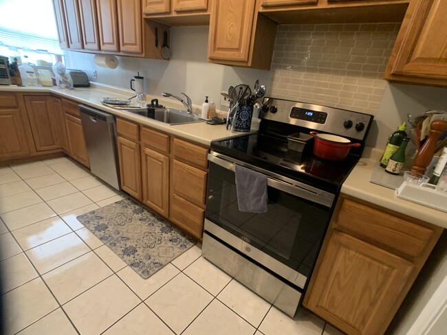 Building Photo - 20 Dean Rd Unit 2