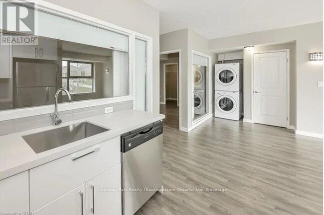 Photo - 1291 Gordon St