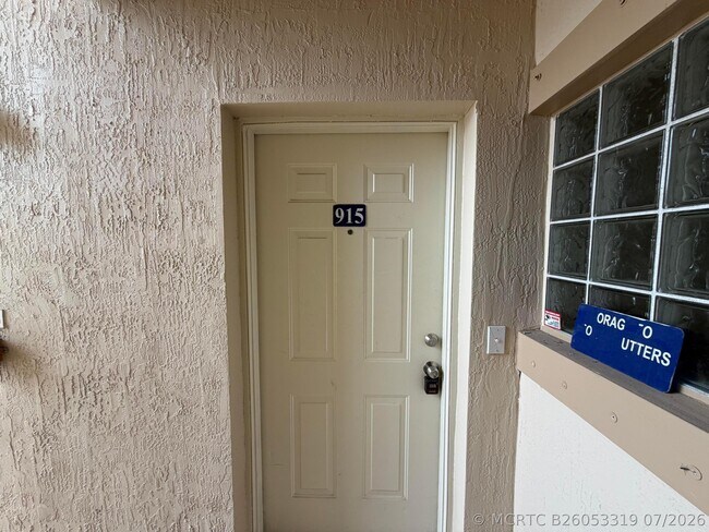 Photo - 1095 Golden Lakes Blvd