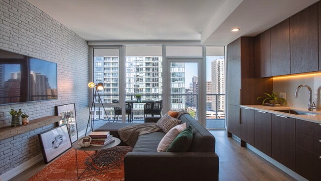 Building Photo - 1111 N Wells St Rental