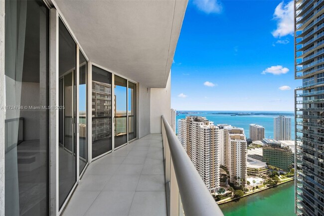 Photo - 475 Brickell Ave Apartamento Unidad 3711