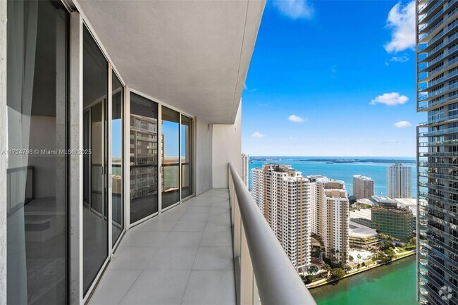 Building Photo - 475 Brickell Ave Unit 3711 Rental