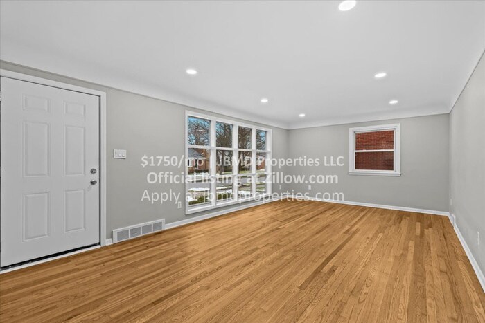 Photo - 11764 Marion St