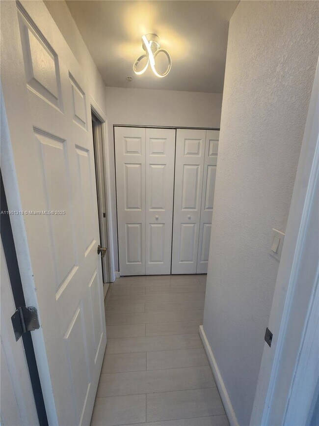 Photo - 4440 NW 107th Ave Unidad 305-7