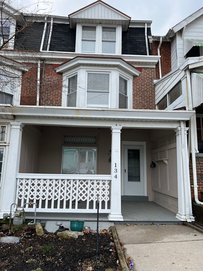 FIVE BEDROOM HOUSE - FIVE BEDROOM HOUSE