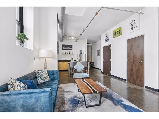 350 St Peter St Unit 1012