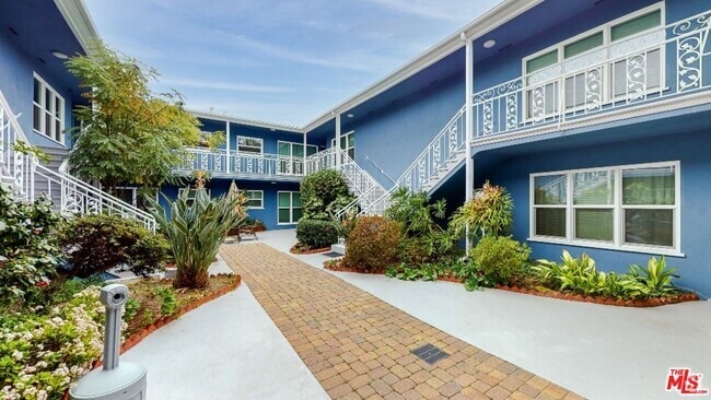 Building Photo - 11284 Montana Ave Unit 16 Rental