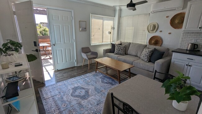 Building Photo - 2152 Oliver Ave