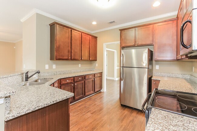 Photo - Beautiful 4 Bedroom Single Family Home in ...