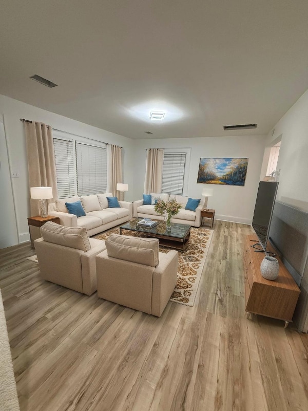Building Photo - 2722 Eastway Dr Rental