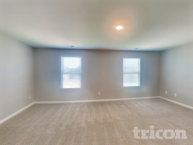 Photo - 752 Prominence Rd