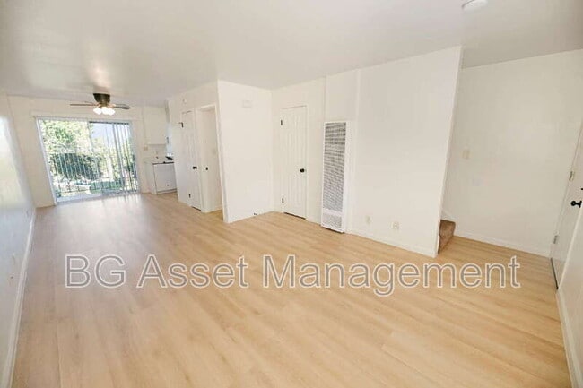 Photo - 547 Rodeo Ave Unit A