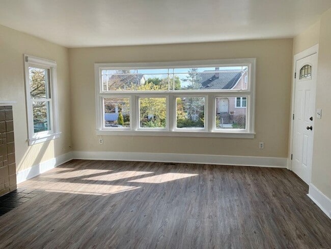 Photo - 7511 Jones Ave NW
