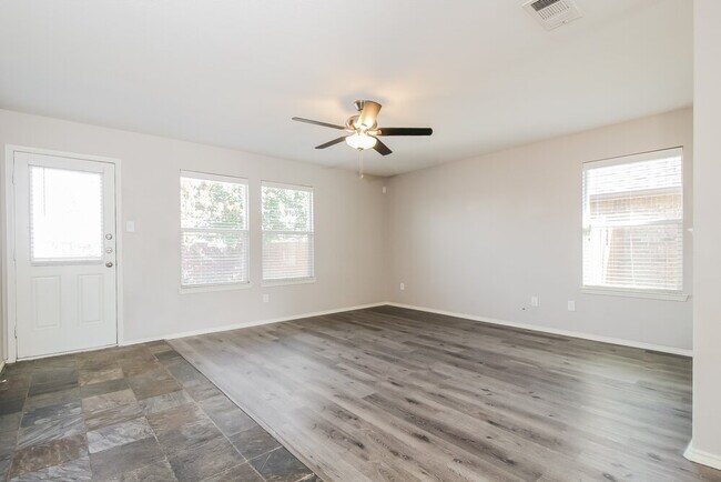 Photo - 2437 Clairborne Dr