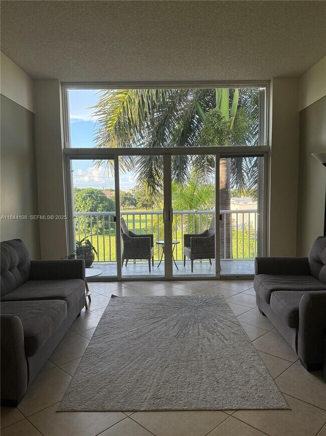 Photo - 1341 SE 3rd Ave Unidad 405